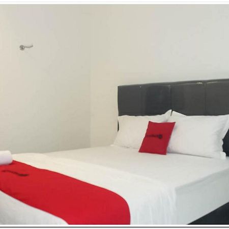 RedDoorz @ Paus Raya Hotel Palangkaraya Bagian luar foto