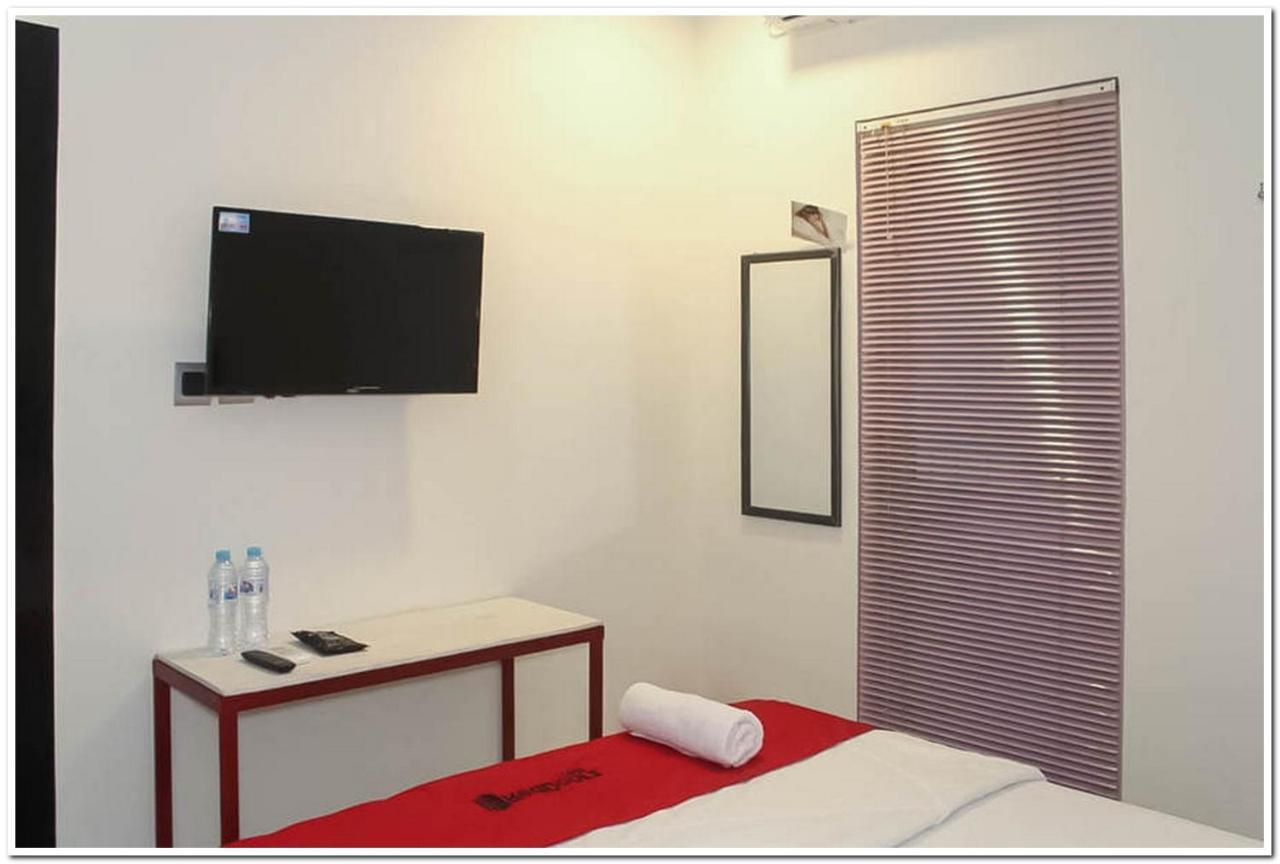 RedDoorz @ Paus Raya Hotel Palangkaraya Bagian luar foto